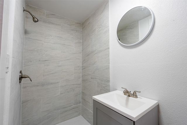 335 N Marsalis Ave, Dallas, TX 75203 - bathroom featuring a tile shower and vanity