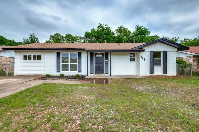 ranch-style home featuring brick siding and driveway