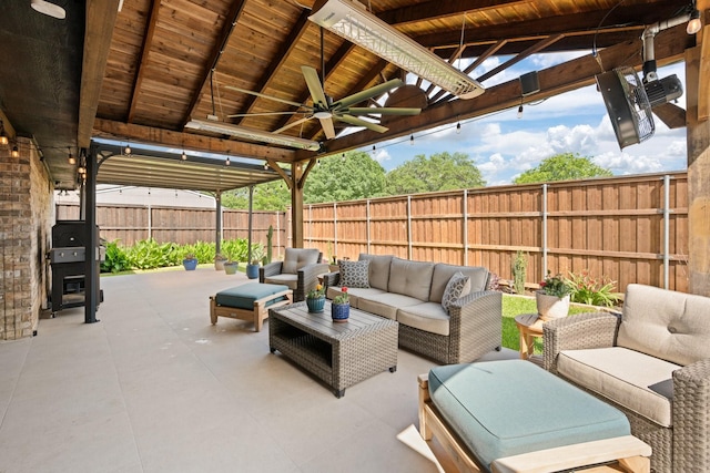 view of patio featuring an outdoor living space, a ceiling fan, and a fenced backyard