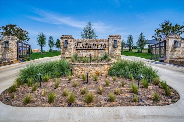 1035 Estancia Blvd, Weatherford, TX 76088 - view of community sign