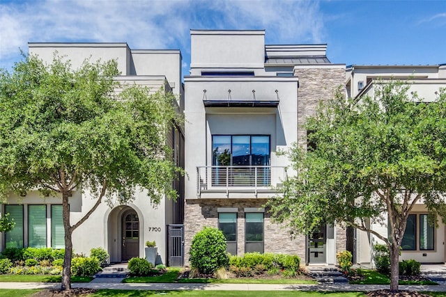 7704 Highcroft Way, Plano, TX 75024 - contemporary house featuring stone siding, stucco siding, a standing seam roof, and a balcony