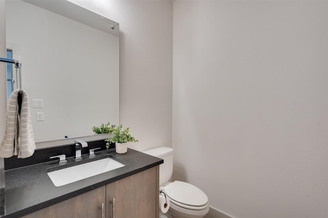 7704 Highcroft Way, Plano, TX 75024 - half bath featuring toilet, vanity, and baseboards