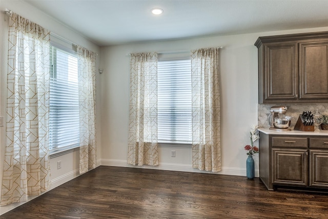 1839 Tuscany Dr, Mclendon Chisholm, TX 75032 - dining area with dark wood-style floors, baseboards, and recessed lighting