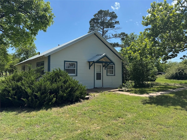 425 S 1st St W, Clyde, TX 79510 - view of front facade featuring a front yard