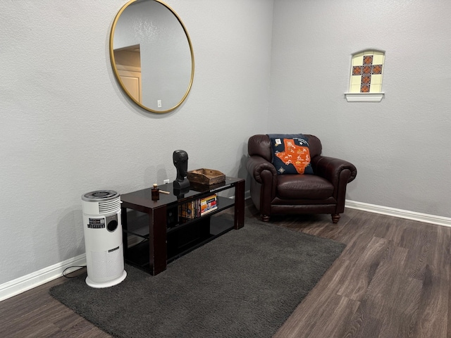 1253 E Ramsey Ave, Fort Worth, TX 76104 - sitting room featuring wood finished floors and baseboards