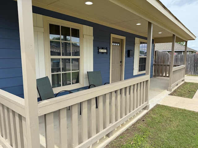 1253 E Ramsey Ave, Fort Worth, TX 76104 - view of exterior entry featuring a porch and fence
