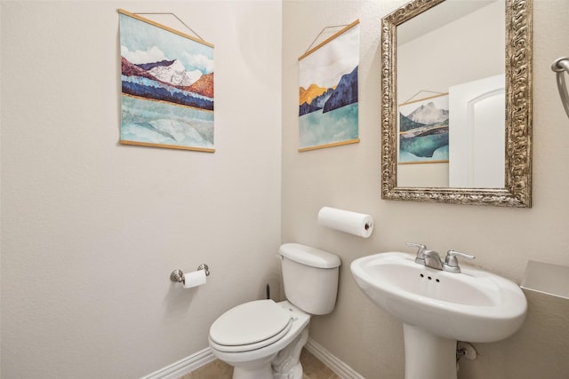 6552 Federal Hall St, Plano, TX 75023 - half bath featuring baseboards, toilet, and a sink
