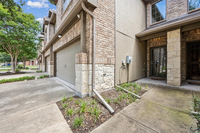6552 Federal Hall St, Plano, TX 75023 - view of property exterior featuring concrete driveway