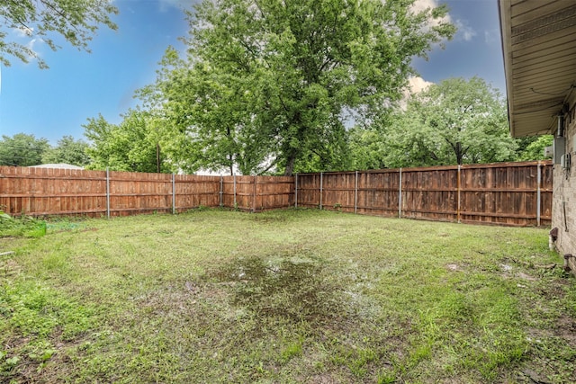 204 E 2nd St, Quinlan, TX 75474 - view of yard