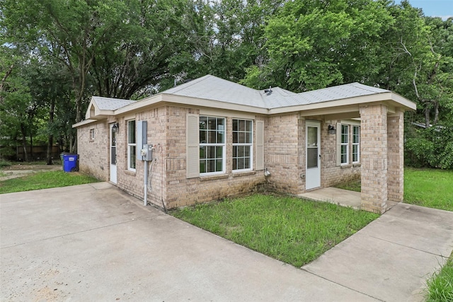 12824 Seagoville Rd, Balch Springs, TX 75180 - ranch-style home with a front lawn