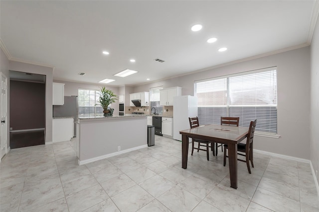 dining area with ornamental molding, recessed lighting, and baseboards