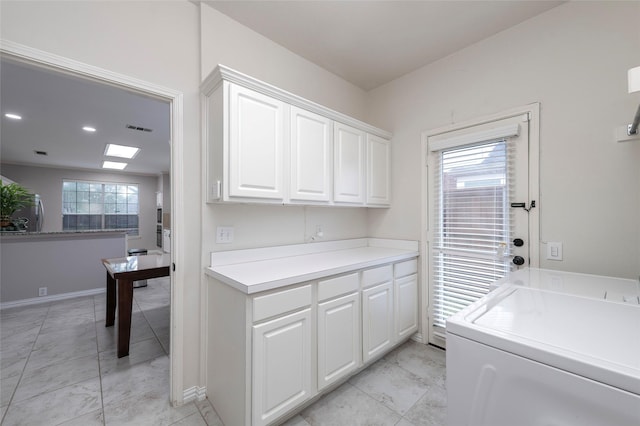 laundry room featuring cabinet space, plenty of natural light, independent washer and dryer, baseboards, and recessed lighting