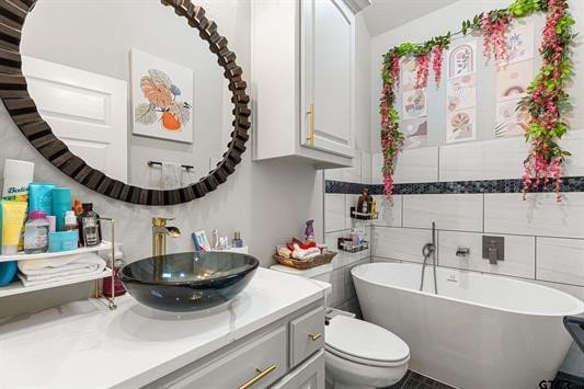2230 Rana Park, Flint, TX 75762 - bathroom featuring a freestanding tub, vanity, and toilet