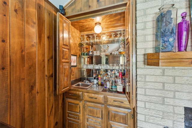 view of indoor wet bar