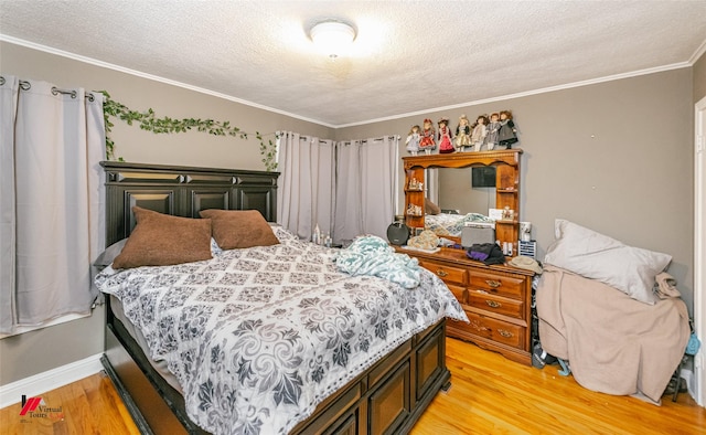 236 Leland Dr, Shreveport, LA 71105 - bedroom with light wood finished floors, a textured ceiling, ornamental molding, and baseboards