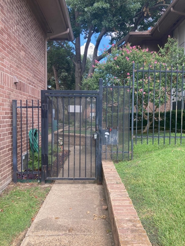 10534 Stone Canyon Rd Unit 111, Dallas, TX 75230 - view of gate