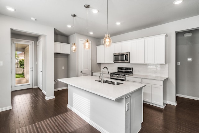 2545 Stella Ln, Northlake, TX 76247 - kitchen featuring appliances with stainless steel finishes, a sink, backsplash, baseboards, and light countertops