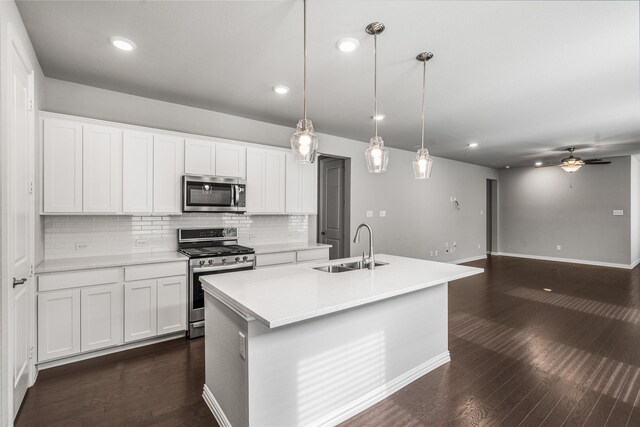 2545 Stella Ln, Northlake, TX 76247 - kitchen featuring stainless steel appliances, a sink, tasteful backsplash, a ceiling fan, and baseboards