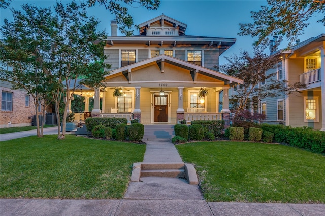 5206 Victor St, Dallas, TX 75214 - american foursquare style home with covered porch and a front lawn