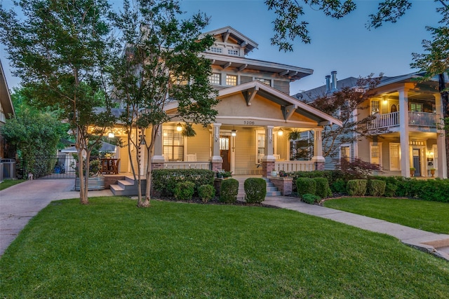 5206 Victor St, Dallas, TX 75214 - craftsman-style house with a porch, a front lawn, and central AC