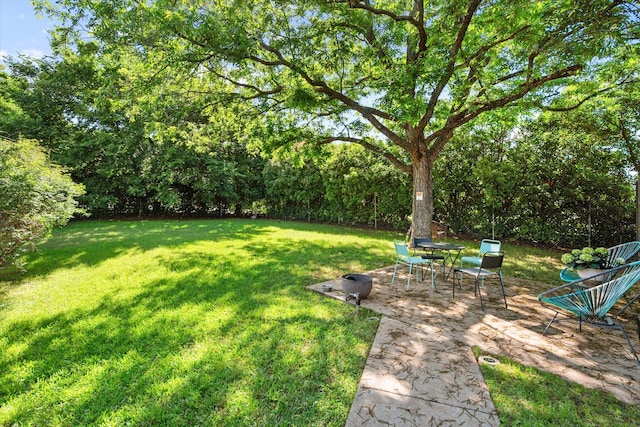2544 Wedglea Dr, Dallas, TX 75211 - view of green lawn with a patio area
