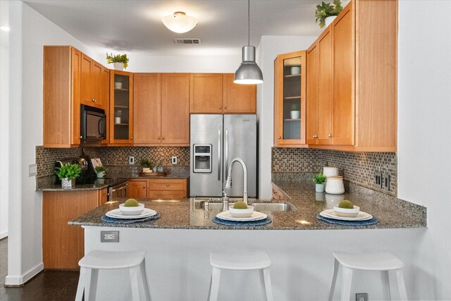2544 Wedglea Dr, Dallas, TX 75211 - kitchen featuring stainless steel appliances, a sink, a peninsula, backsplash, and glass insert cabinets