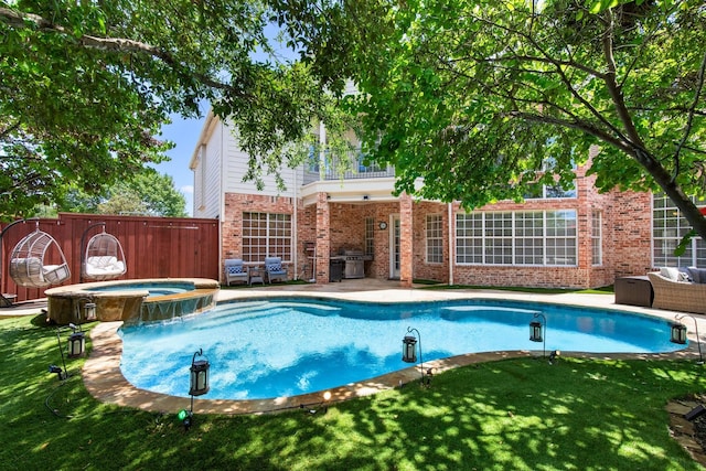 2048 Remington Ln, Frisco, TX 75033 - view of swimming pool with a yard, a patio, and a pool with connected hot tub