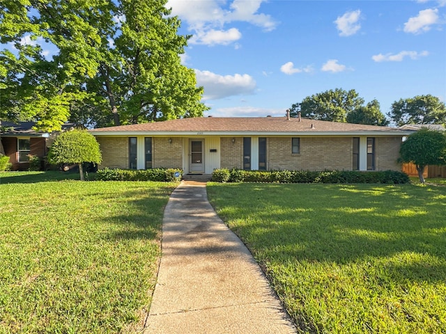 single story home featuring brick siding and a front lawn