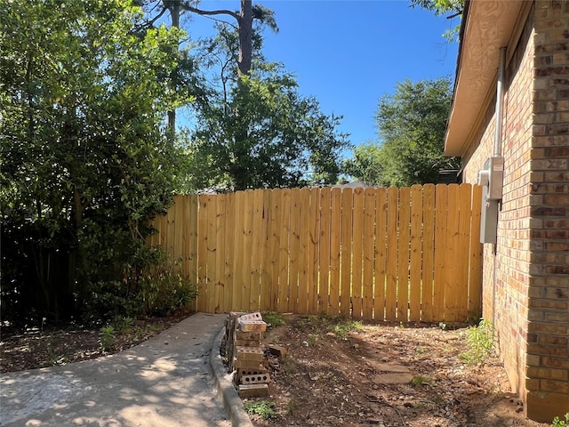 216 E Homewood Dr, Crockett, TX 75835 - view of yard with fence