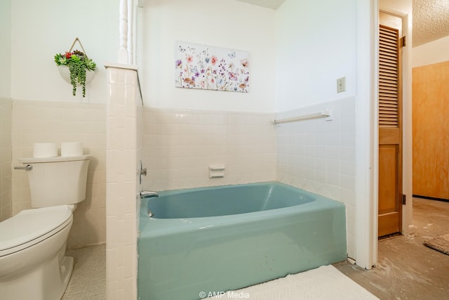 1201 New Hope Rd, Stamford, TX 79553 - full bath featuring toilet, a bath, tile walls, unfinished concrete floors, and a wainscoted wall