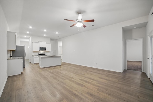 505 Pleasant Hill Ln, Fate, TX 75189 - unfurnished living room featuring ceiling fan, recessed lighting, light wood-style flooring, and baseboards