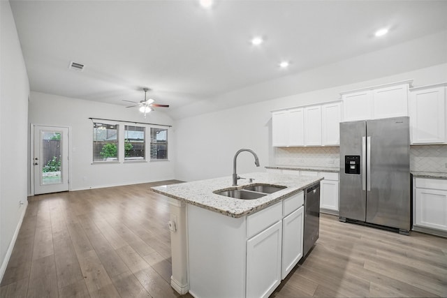 505 Pleasant Hill Ln, Fate, TX 75189 - kitchen featuring appliances with stainless steel finishes, a sink, backsplash, ceiling fan, and open floor plan