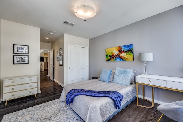 1200 Main St Unit 809, Dallas, TX 75202 - bedroom with wood finished floors, baseboards, and a closet
