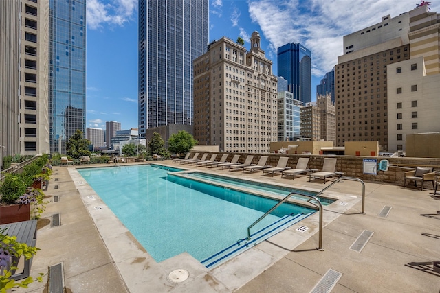 1200 Main St Unit 809, Dallas, TX 75202 - community pool with a skyline view and a patio area