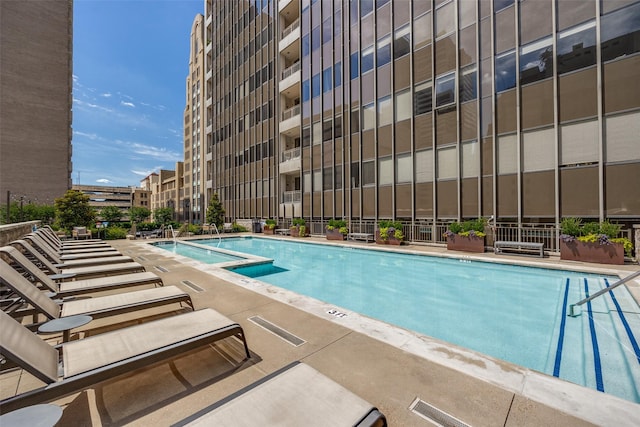 1200 Main St Unit 809, Dallas, TX 75202 - view of community pool