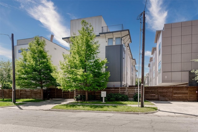 5816 Lindell Ave Unit 3, Dallas, TX 75206 - view of building exterior with fence