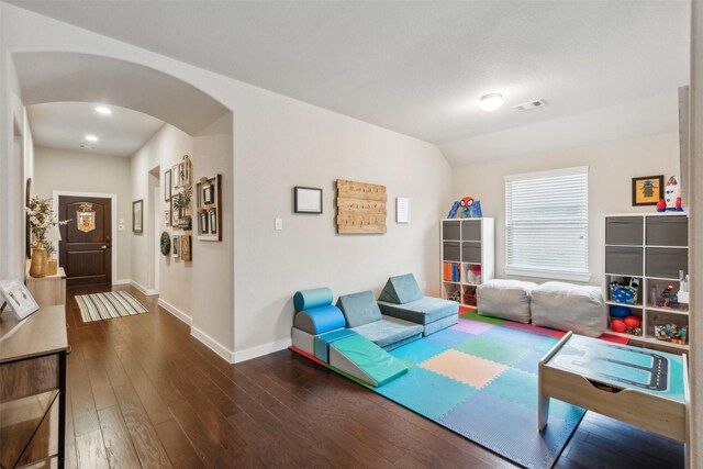 8332 Trickham Bnd, Fort Worth, TX 76131 - living area with arched walkways, baseboards, dark wood-type flooring, and vaulted ceiling