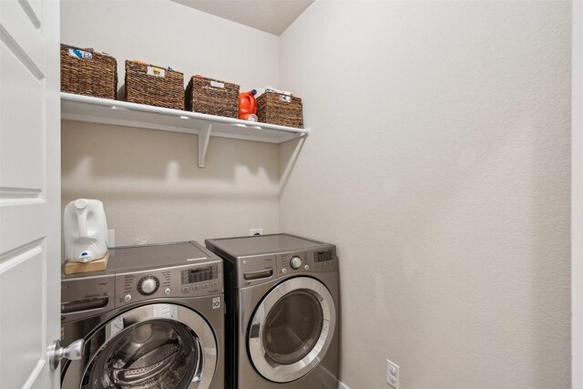 8332 Trickham Bnd, Fort Worth, TX 76131 - laundry room with independent washer and dryer