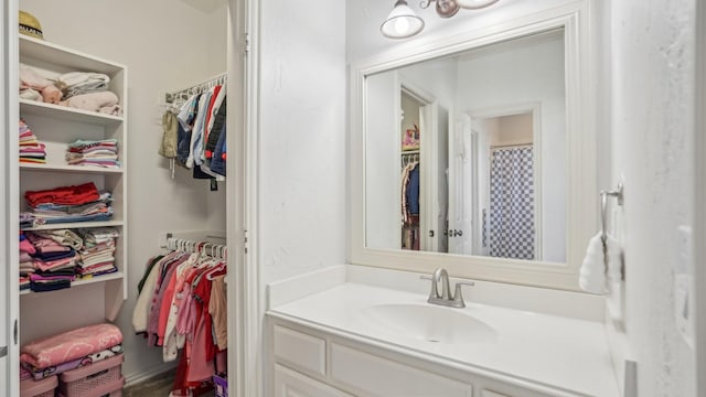 2026 Spindletop Trl, Frisco, TX 75033 - full bath featuring vanity and a spacious closet