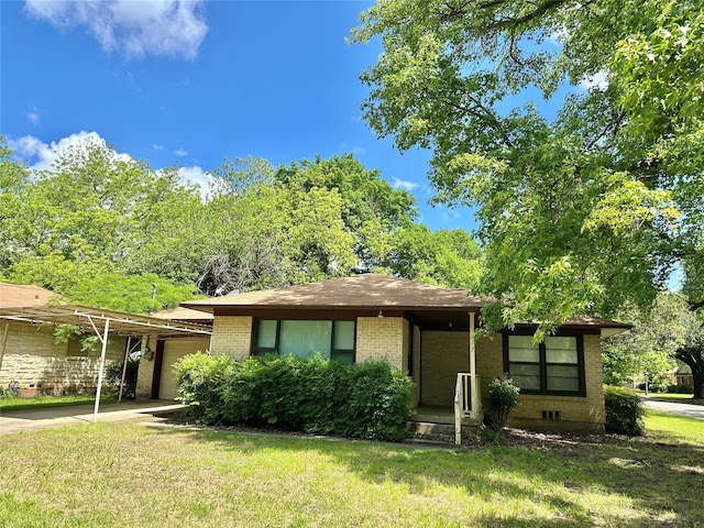 213 W Tennie St, Gainesville, TX 76240 - view of front of house featuring brick siding, an attached garage, a front lawn, and concrete driveway