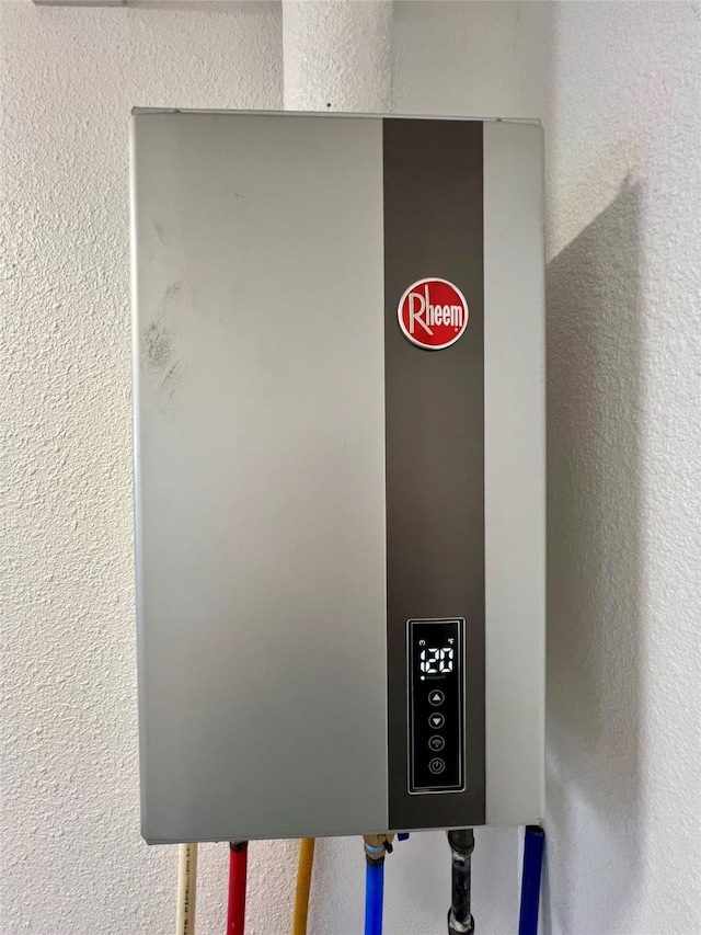 909 Hallum St, River Oaks, TX 76114 - detailed view of water heater and a textured wall