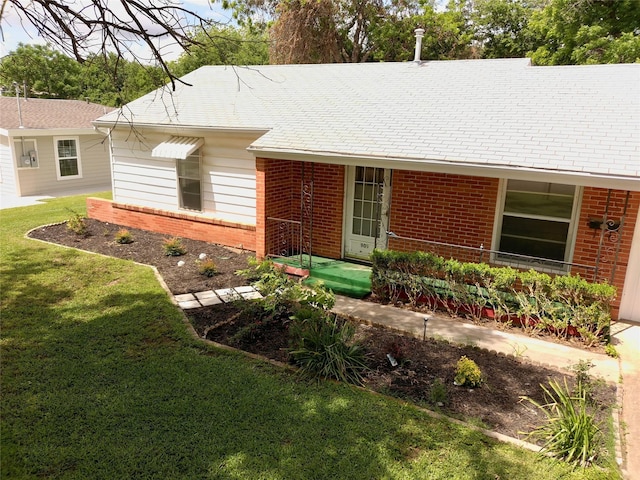 909 Hallum St, River Oaks, TX 76114 - ranch-style house with brick siding and a front lawn