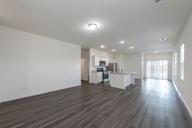 6303 Tropicana Ln, Forney, TX 75126 - kitchen featuring appliances with stainless steel finishes, open floor plan, a kitchen island with sink, dark wood-type flooring, and recessed lighting