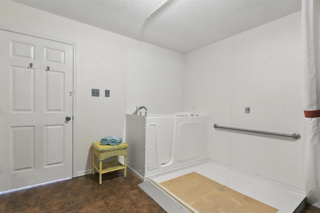 221 Valley Ranch Rd, Weatherford, TX 76087 - washroom featuring a textured ceiling and baseboards