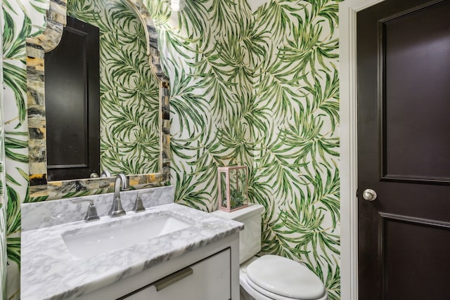 2576 Fountain Cv, Carrollton, TX 75006 - bathroom featuring toilet, wallpapered walls, and vanity