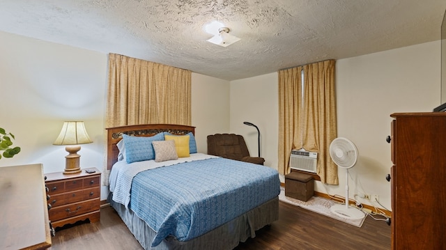 529 Proctor Ave, Waco, TX 76708 - bedroom featuring wood finished floors and a textured ceiling