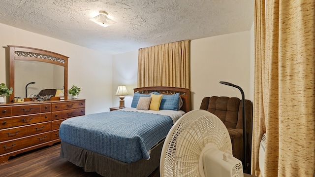 529 Proctor Ave, Waco, TX 76708 - bedroom featuring dark wood-style floors and a textured ceiling