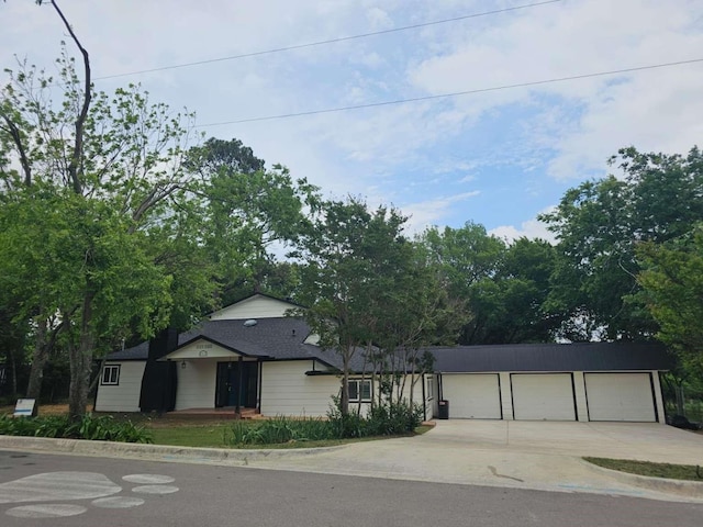 211 Hickory Ln, Weatherford, TX 76086 - ranch-style home featuring concrete driveway and an attached garage