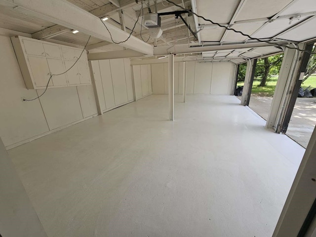 211 Hickory Ln, Weatherford, TX 76086 - garage featuring a garage door opener