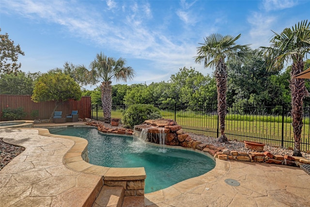 5250 Pueblo Ln, Frisco, TX 75034 - view of pool featuring a pool with connected hot tub, a fenced backyard, and a patio